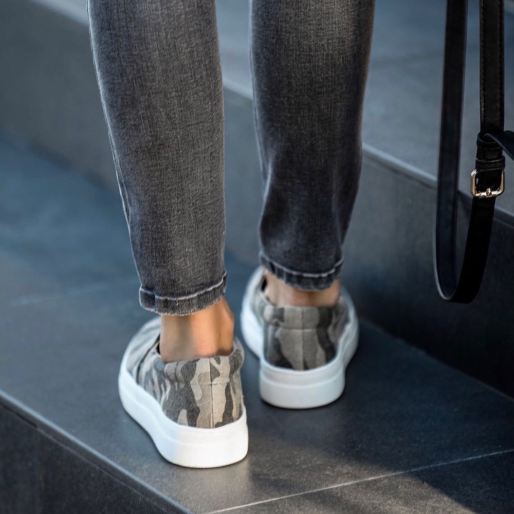 8 Camo Camouflage Slip on Platform Sneakers - Picture 7 of 8